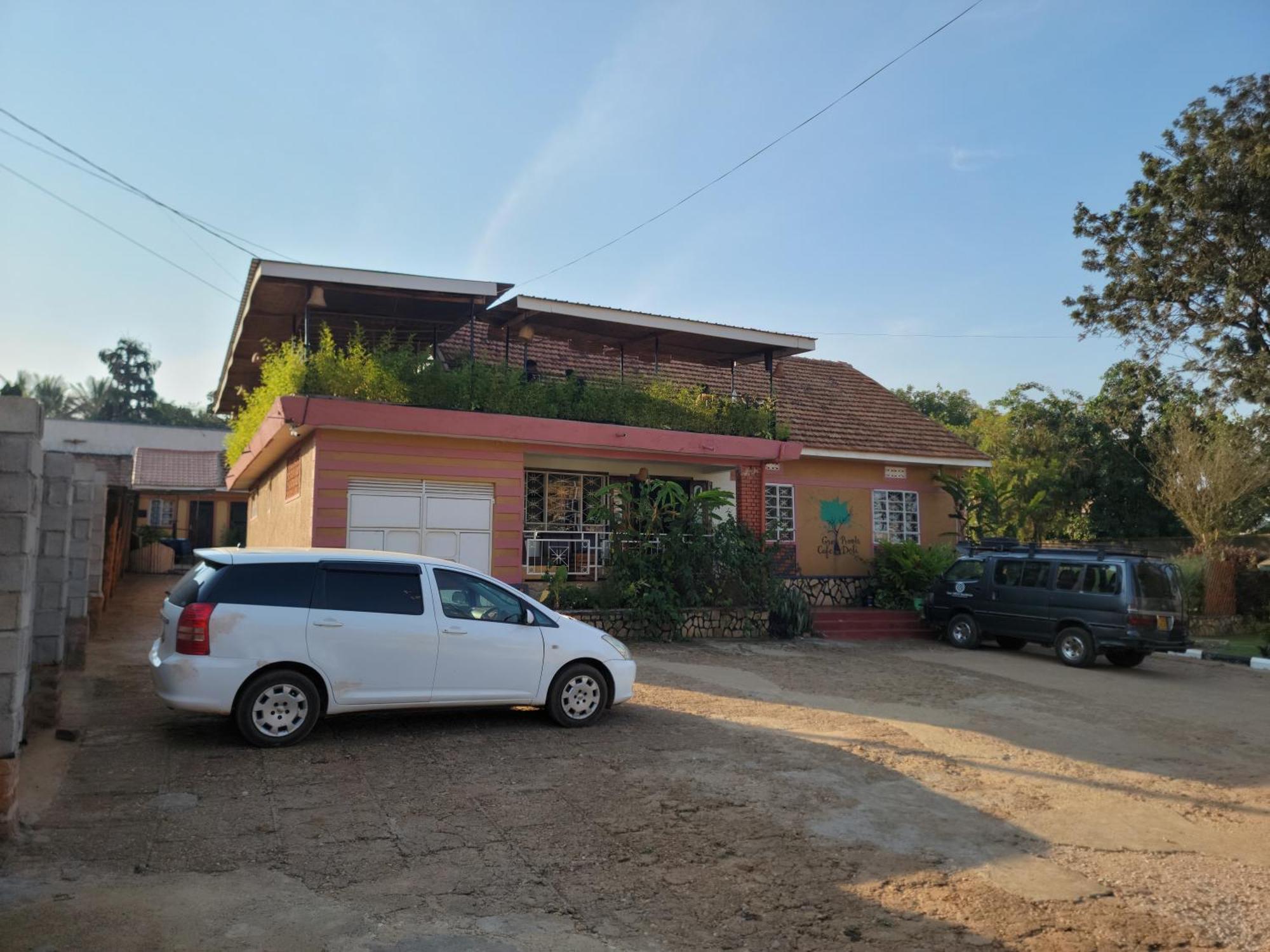 Bed and Breakfast Grassroots Cafe & Deli Masaka Экстерьер фото
