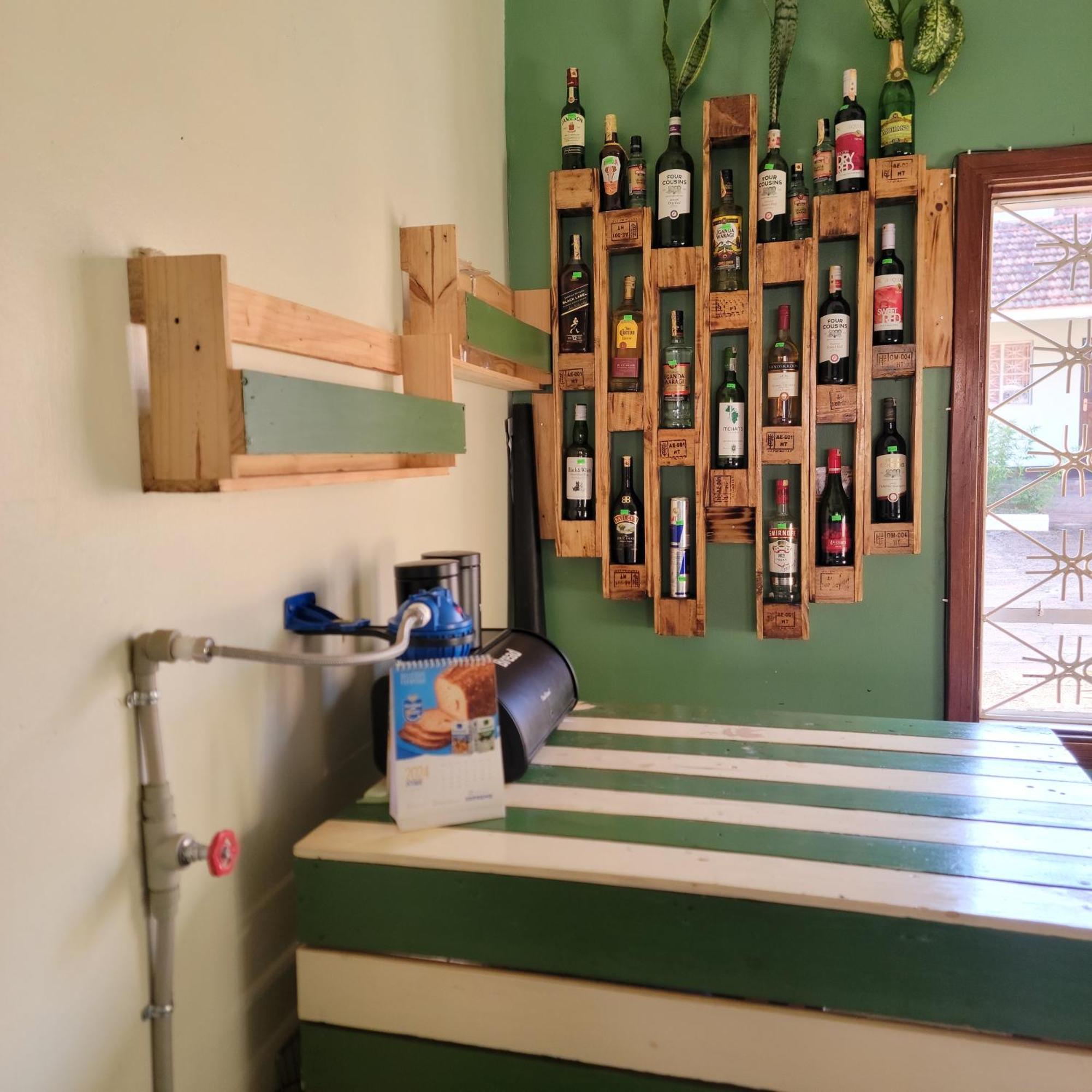 Bed and Breakfast Grassroots Cafe & Deli Masaka Экстерьер фото
