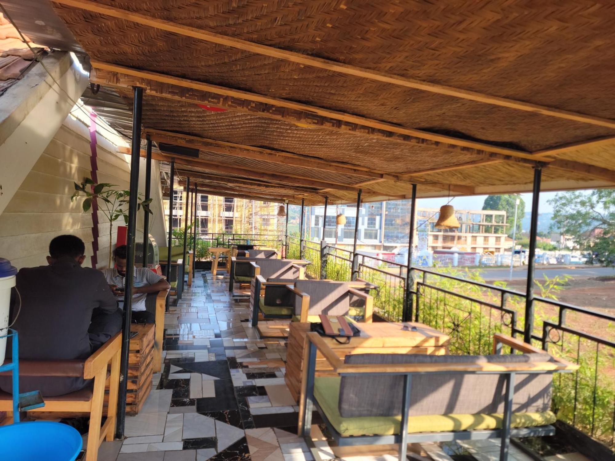 Bed and Breakfast Grassroots Cafe & Deli Masaka Экстерьер фото