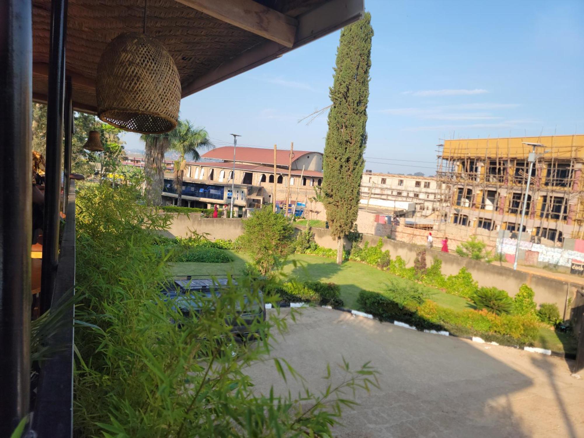 Bed and Breakfast Grassroots Cafe & Deli Masaka Экстерьер фото